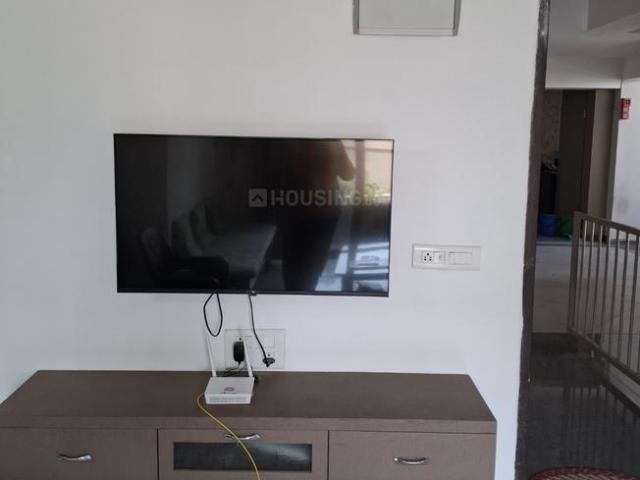 3 BHK Apartment in Vaishno Devi Circle for rent Ahmedabad. The reference number is 19829158
