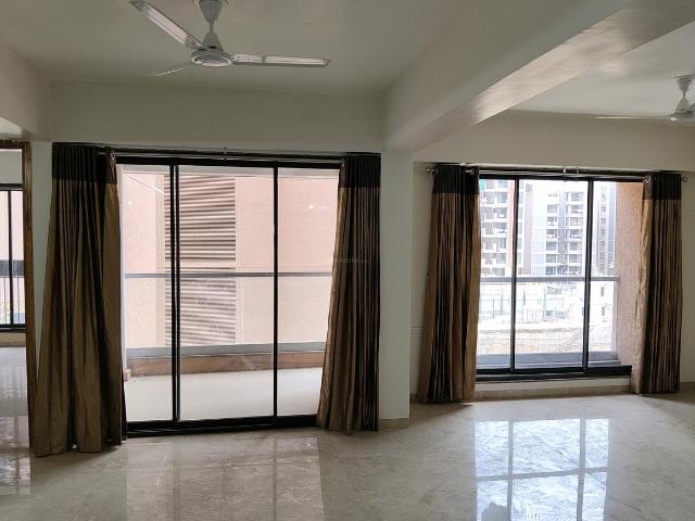 3 BHK Apartment in Vaishno Devi Circle for rent Ahmedabad. The reference number is 19877536