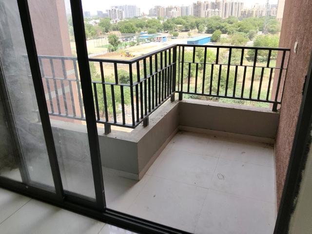 3 BHK Apartment in Vaishno Devi Circle for rent Ahmedabad. The reference number is 19934989