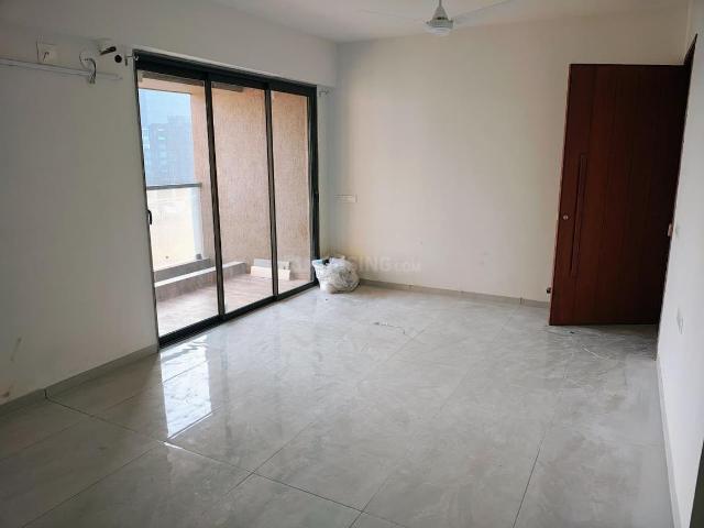 3 BHK Apartment in Vaishno Devi Circle for rent Ahmedabad. The reference number is 19942570