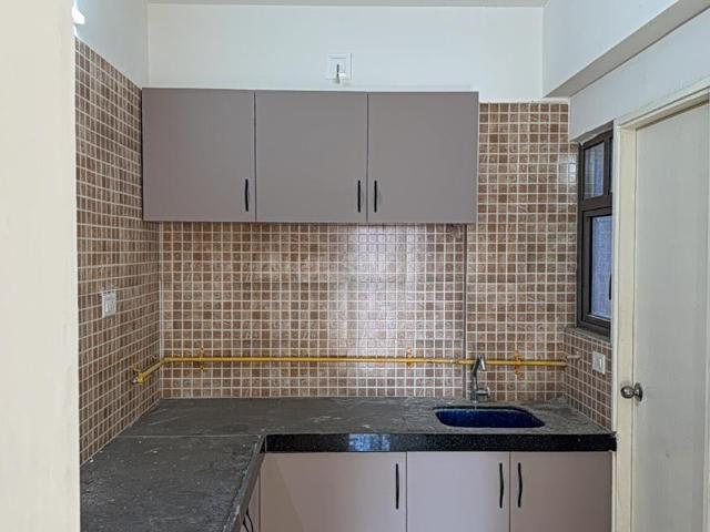 3 BHK Apartment in Vaishno Devi Circle for rent Ahmedabad. The reference number is 19047000
