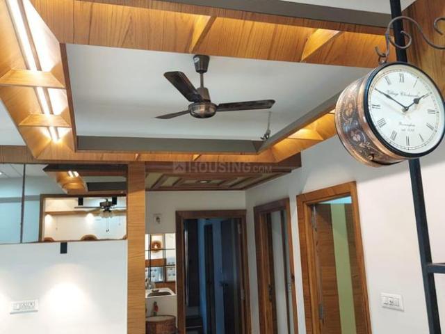 3 BHK Apartment in Vaishno Devi Circle for rent Ahmedabad. The reference number is 19157506