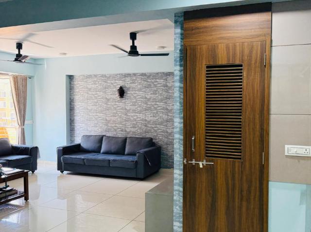 3 BHK Apartment in Vaishno Devi Circle for rent Ahmedabad. The reference number is 19221543