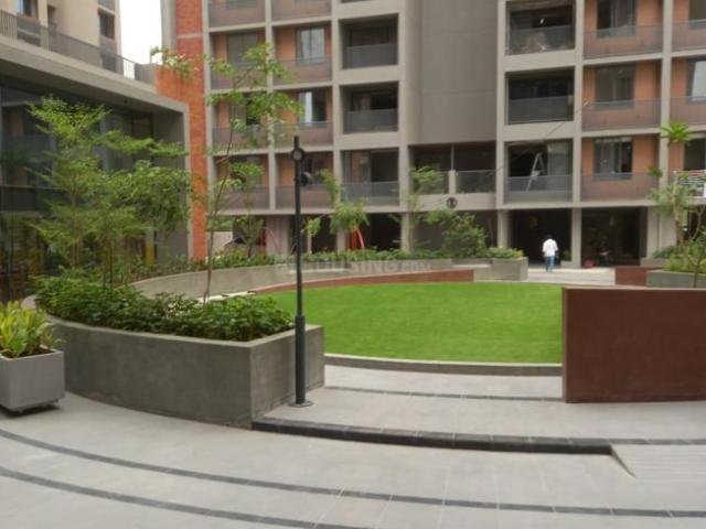 3 BHK Apartment in Vaishno Devi Circle for rent Ahmedabad. The reference number is 19223852