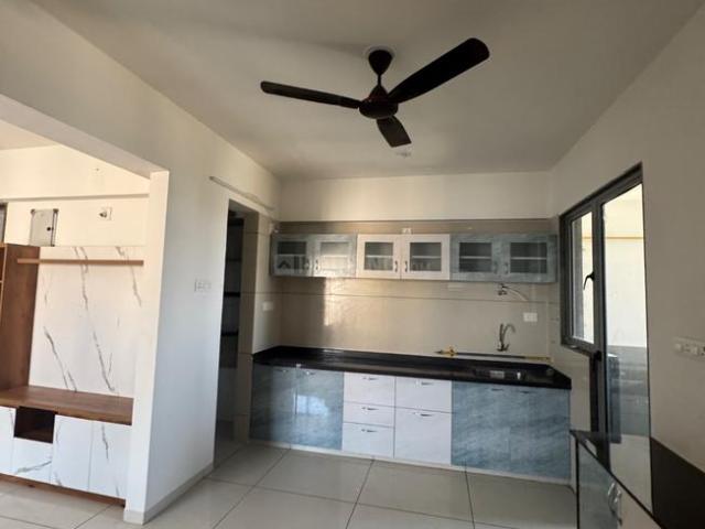 3 BHK Apartment in Vaishno Devi Circle for rent Ahmedabad. The reference number is 19291480
