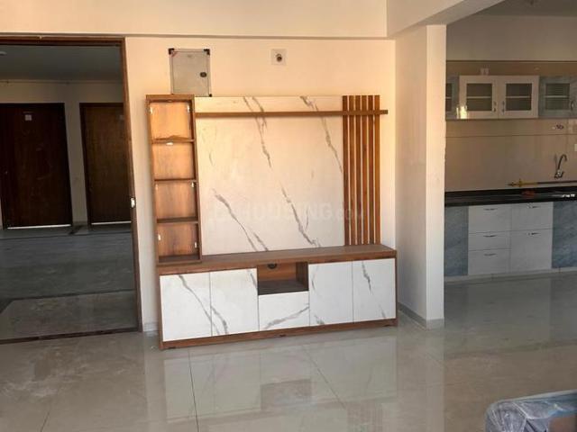 3 BHK Apartment in Vaishno Devi Circle for rent Ahmedabad. The reference number is 19293410