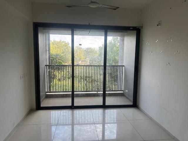3 BHK Apartment in Vaishno Devi Circle for rent Ahmedabad. The reference number is 19325825
