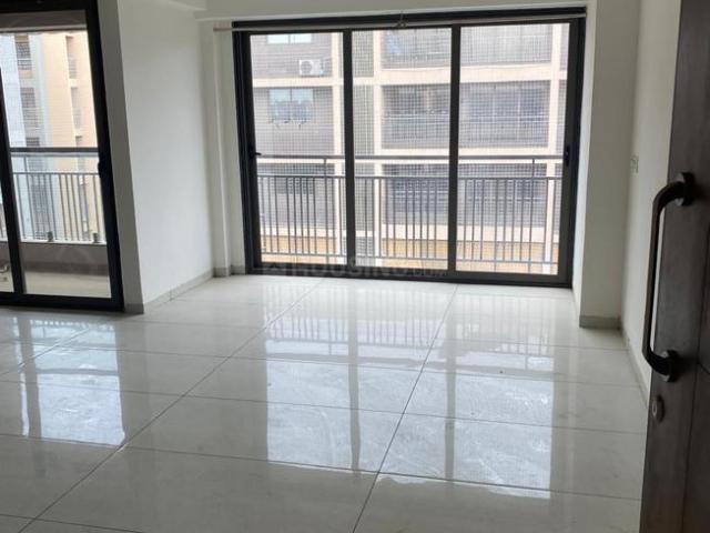 3 BHK Apartment in Vaishno Devi Circle for rent Ahmedabad. The reference number is 19329121