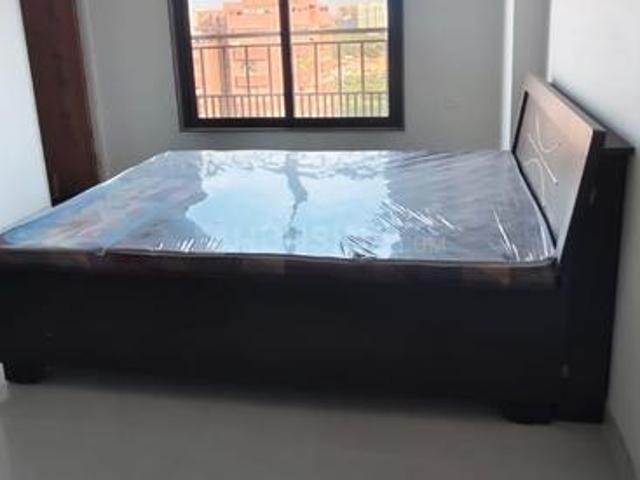 3 BHK Apartment in Vaishno Devi Circle for rent Ahmedabad. The reference number is 19351616