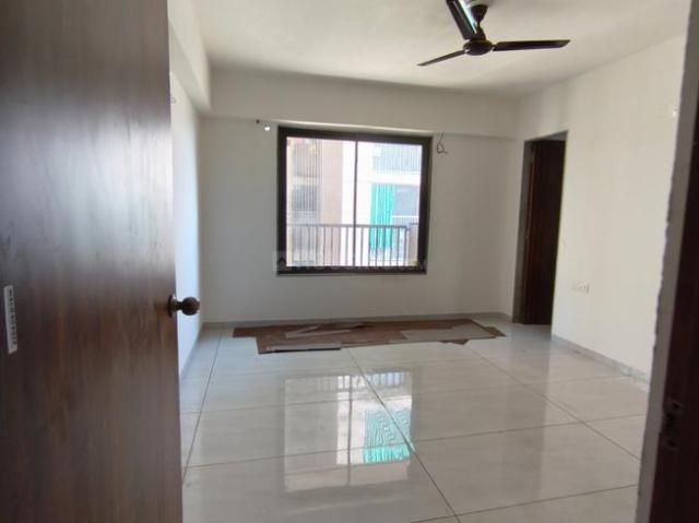 3 BHK Apartment in Vaishno Devi Circle for rent Ahmedabad. The reference number is 19396984