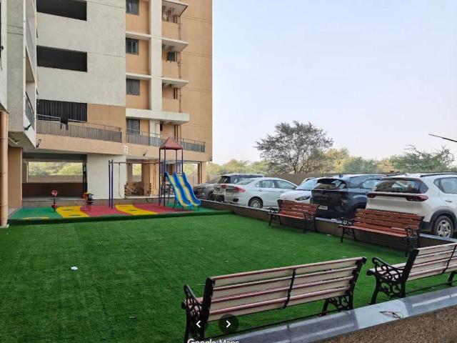 3 BHK Apartment in Vaishno Devi Circle for rent Ahmedabad. The reference number is 20407284