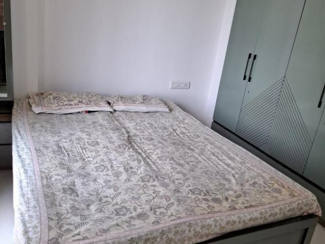 3 BHK Apartment in Vaishno Devi Circle for rent Ahmedabad. The reference number is 20410195