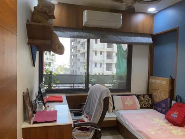 3 BHK Apartment in Vaishno Devi Circle for rent Ahmedabad. The reference number is 20418575