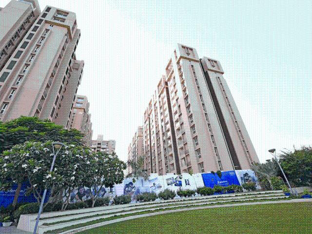 3 BHK Apartment in Vaishno Devi Circle for rent Ahmedabad. The reference number is 20433785