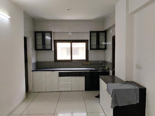 3 BHK Apartment in Vaishno Devi Circle for rent Ahmedabad. The reference number is 20436282