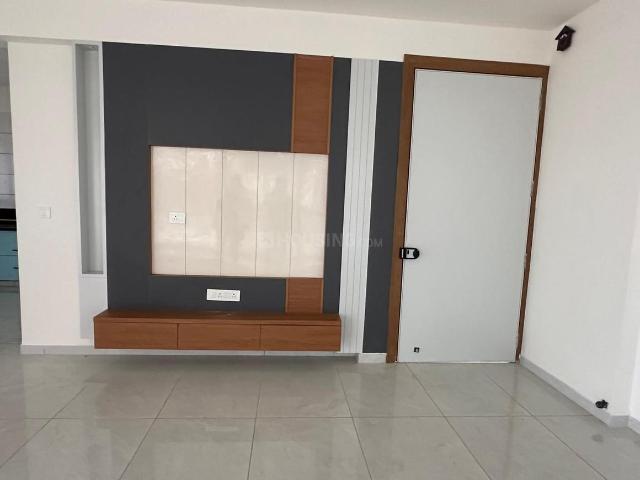 3 BHK Apartment in Vaishno Devi Circle for rent Ahmedabad. The reference number is 20503726