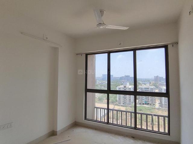 3 BHK Apartment in Vaishno Devi Circle for rent Ahmedabad. The reference number is 20520804