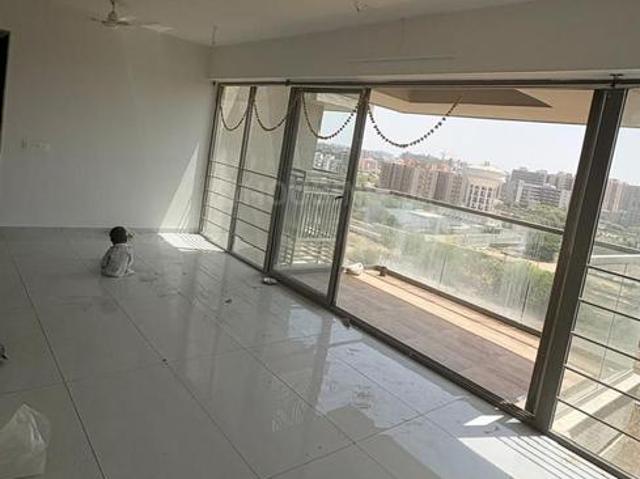 3 BHK Apartment in Vaishno Devi Circle for rent Ahmedabad. The reference number is 20565427