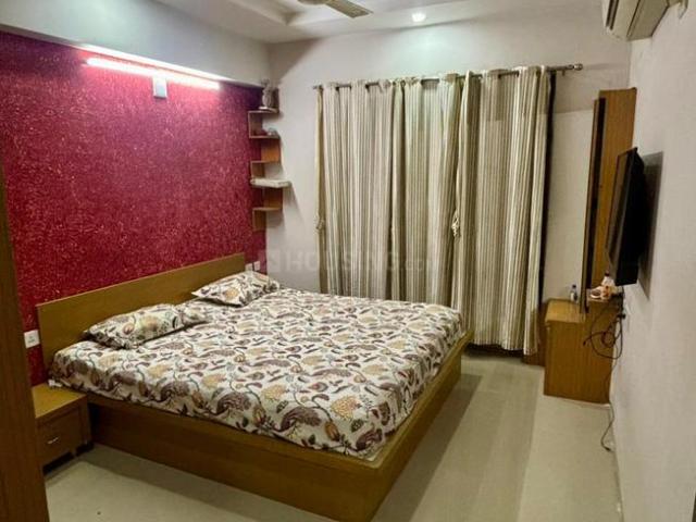 3 BHK Apartment in Vaishno Devi Circle for rent Ahmedabad. The reference number is 20639245