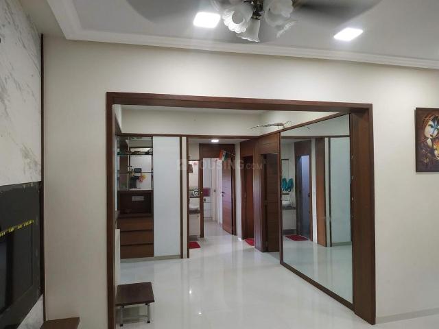 3 BHK Apartment in Vaishno Devi Circle for rent Ahmedabad. The reference number is 20845163