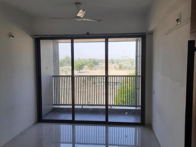 3 BHK Apartment in Vaishno Devi Circle for rent Ahmedabad. The reference number is 20846995
