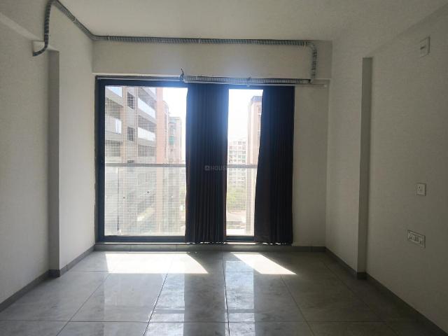 3 BHK Apartment in Vaishno Devi Circle for rent Ahmedabad. The reference number is 20023611