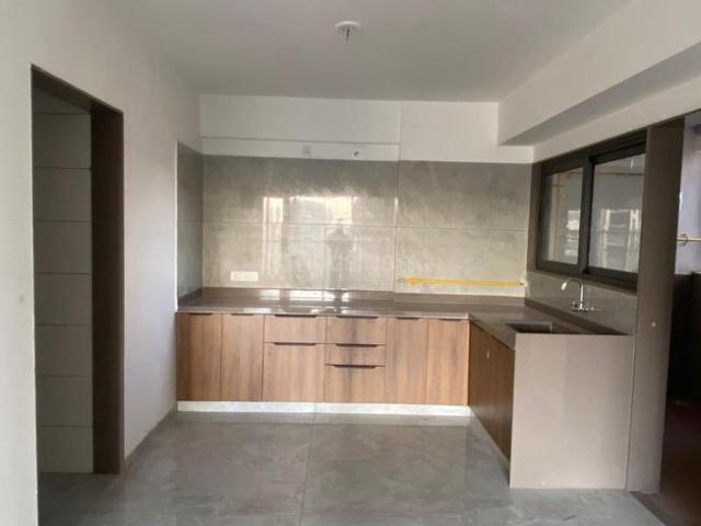3 BHK Apartment in Vaishno Devi Circle for rent Ahmedabad. The reference number is 20023611