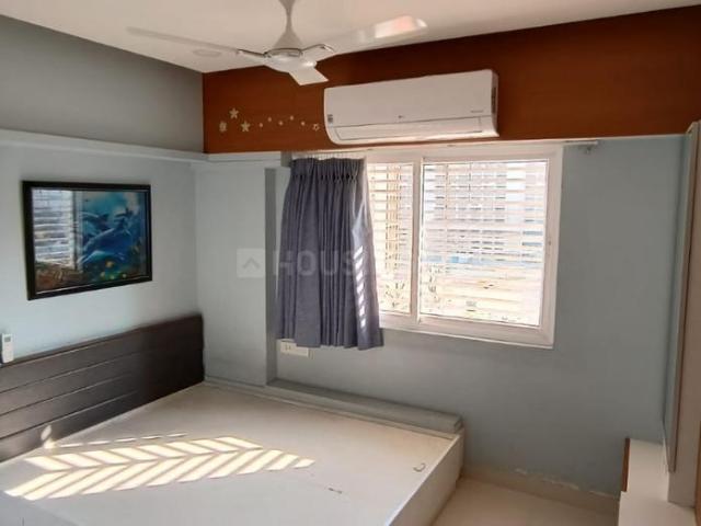 3 BHK Apartment in Vaishno Devi Circle for rent Ahmedabad. The reference number is 20069549
