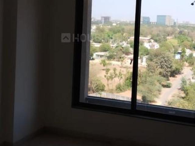 3 BHK Apartment in Vaishno Devi Circle for rent Ahmedabad. The reference number is 20072056