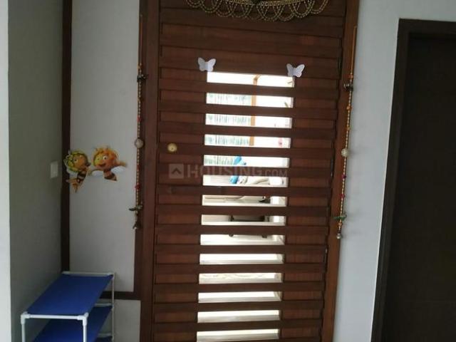 3 BHK Apartment in Vaishno Devi Circle for rent Ahmedabad. The reference number is 20083608