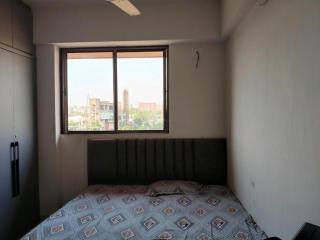 3 BHK Apartment in Vaishno Devi Circle for rent Ahmedabad. The reference number is 20139131
