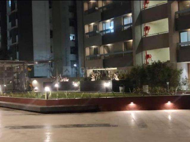 3 BHK Apartment in Vaishno Devi Circle for rent Ahmedabad. The reference number is 20198013