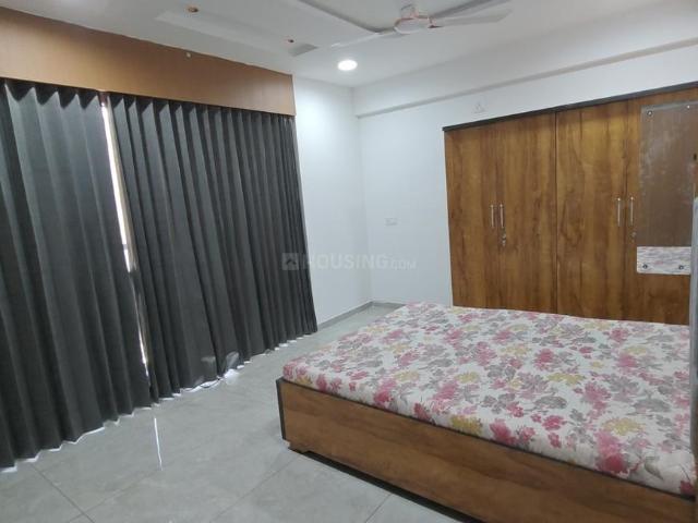 3 BHK Apartment in Vaishno Devi Circle for rent Ahmedabad. The reference number is 20205533