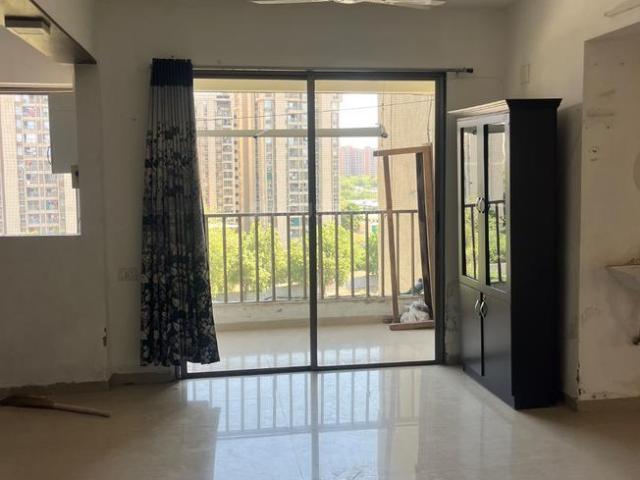 3 BHK Apartment in Vaishno Devi Circle for rent Ahmedabad. The reference number is 20237479