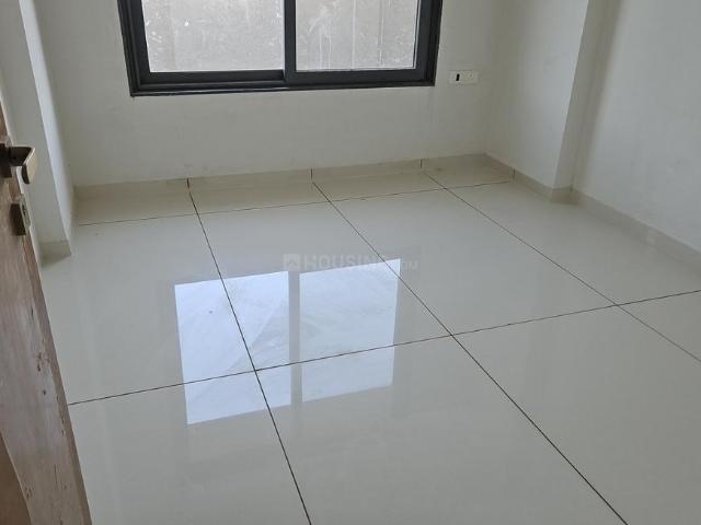 3 BHK Apartment in Vaishno Devi Circle for rent Ahmedabad. The reference number is 20249510