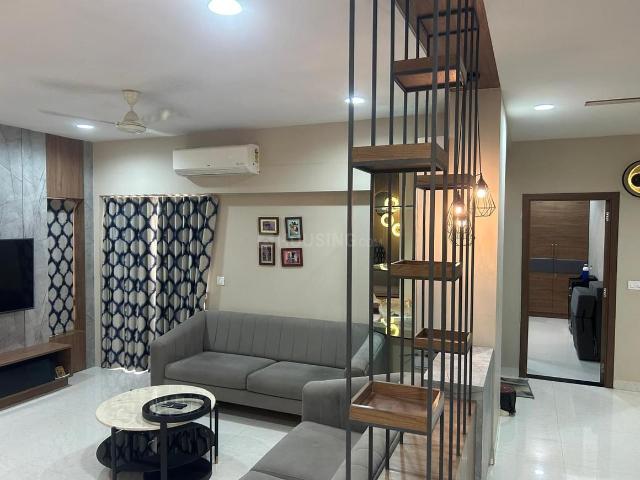 3 BHK Apartment in Vaishno Devi Circle for rent Ahmedabad. The reference number is 20264792