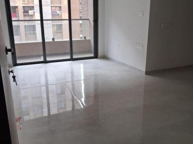 3 BHK Apartment in Vaishno Devi Circle for rent Ahmedabad. The reference number is 20271236