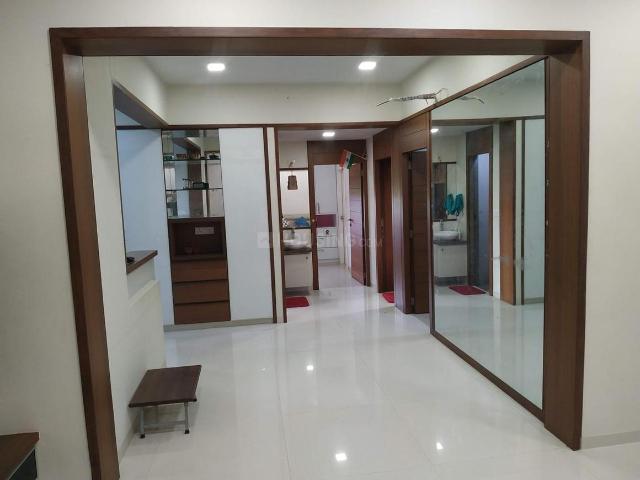 3 BHK Apartment in Vaishno Devi Circle for rent Ahmedabad. The reference number is 20284678
