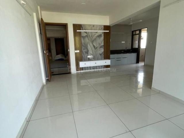 3 BHK Apartment in Vaishno Devi Circle for rent Ahmedabad. The reference number is 20323253