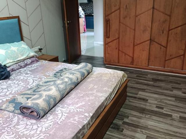 3 BHK Apartment in Vaishno Devi Circle for rent Ahmedabad. The reference number is 20327278