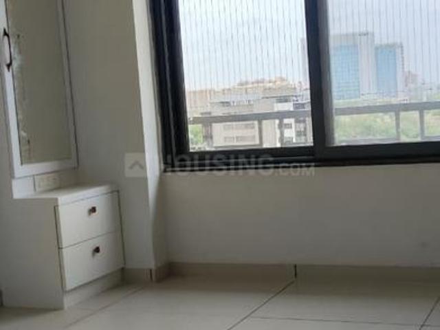 3 BHK Apartment in Vaishno Devi Circle for rent Ahmedabad. The reference number is 20335761
