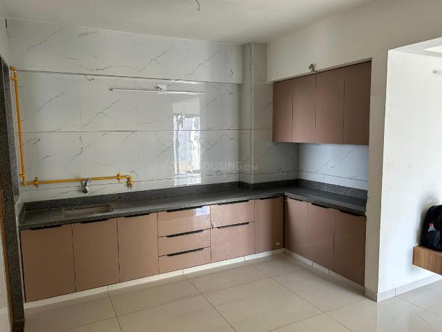 3 BHK Apartment in Vaishno Devi Circle for rent Ahmedabad. The reference number is 20375791