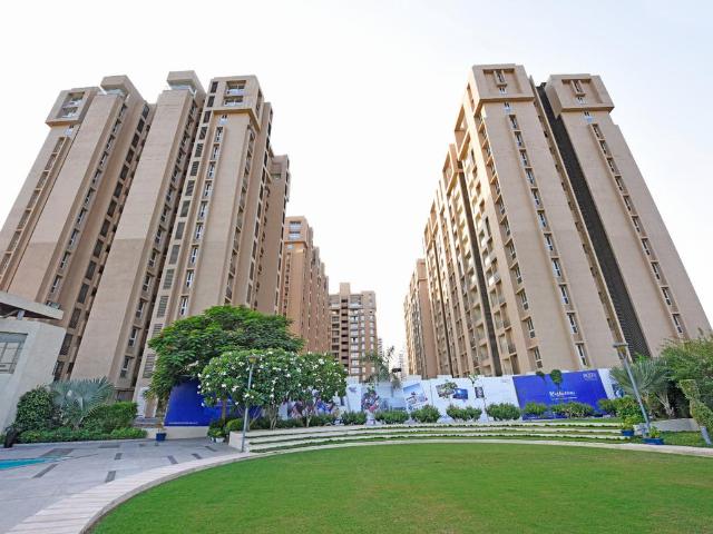 3 BHK Apartment in Vaishno Devi Circle for resale Ahmedabad. The reference number is 8777291