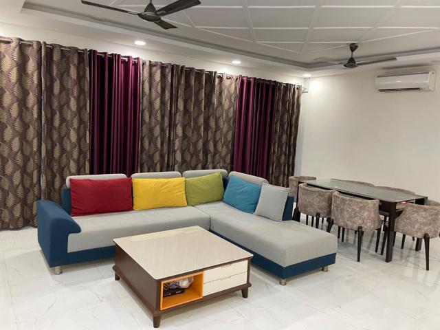 3 BHK Apartment in Vaishno Devi Circle for resale Ahmedabad. The reference number is 10909089
