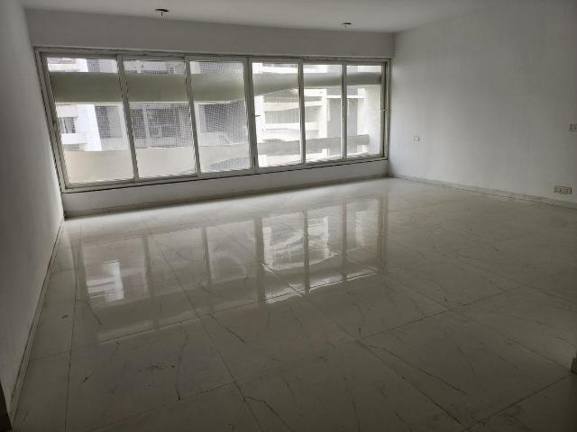 3 BHK Apartment in Vaishno Devi Circle for resale Ahmedabad. The reference number is 18581814