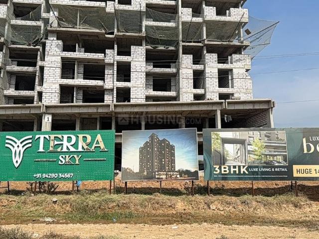 3 BHK Apartment in Vaishno Devi Circle for resale Ahmedabad. The reference number is 19352185