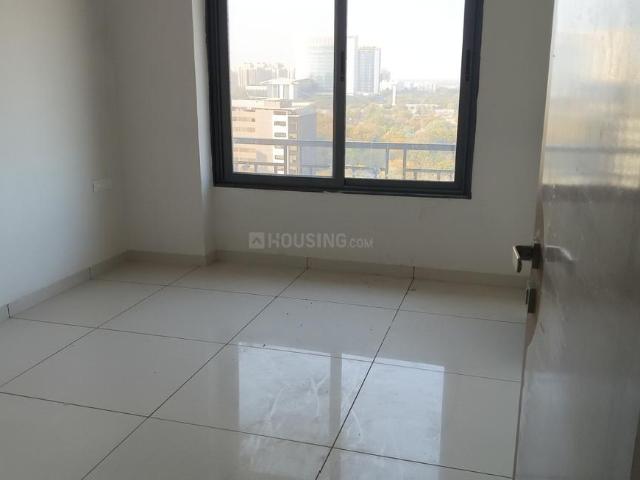 3 BHK Apartment in Vaishno Devi Circle for resale Ahmedabad. The reference number is 19481928
