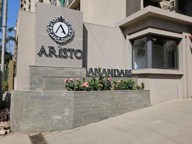 3 BHK Apartment in Vaishno Devi Circle for resale Ahmedabad. The reference number is 19723913
