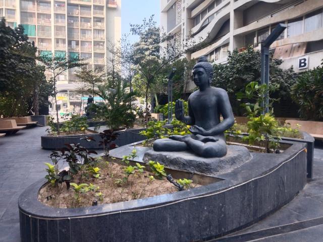 3 BHK Apartment in Vaishno Devi Circle for resale Ahmedabad. The reference number is 20492784