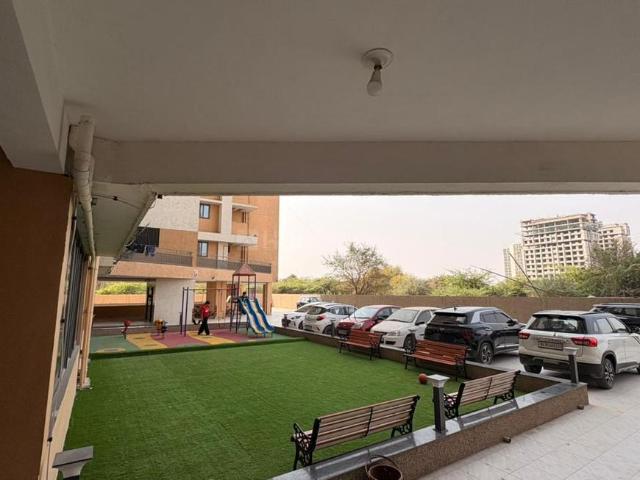 3 BHK Apartment in Vaishno Devi Circle for resale Ahmedabad. The reference number is 20407381